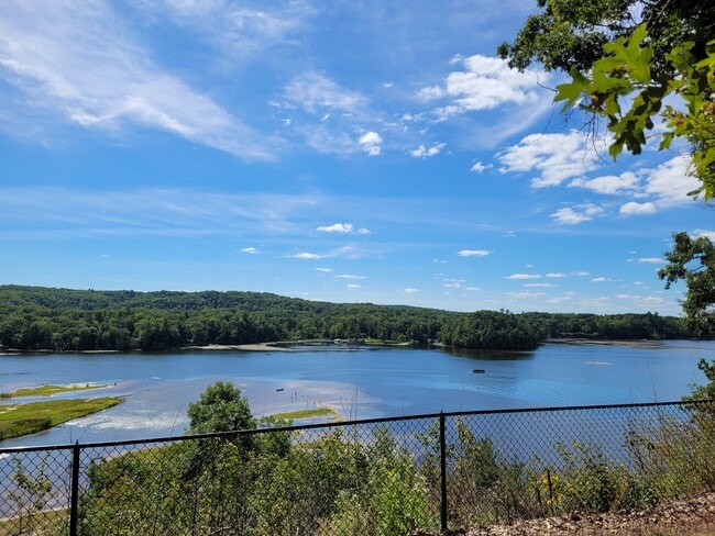 Building Photo - 6088 Pointview Ct