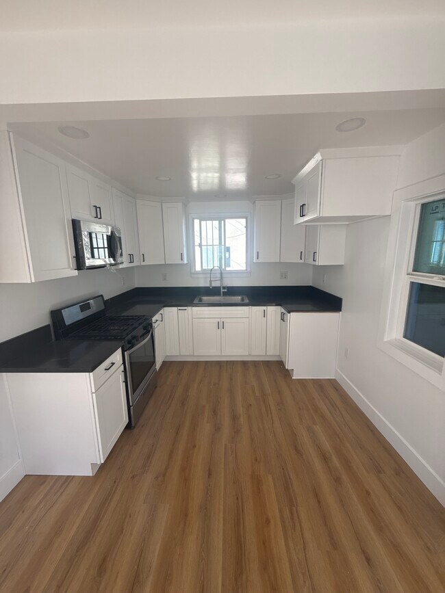 Foto del edificio - 5661 California Ave