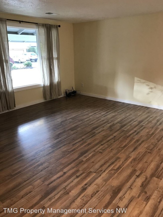 Foto del edificio - 3 br, 1 bath House - 12226 SE Redwood Avenue