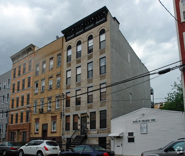 Building Photo - 416 Monroe St