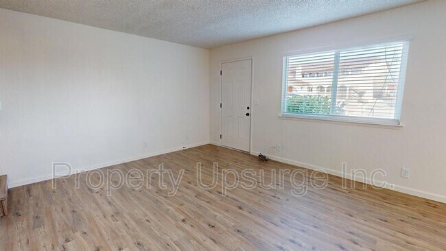 Foto del edificio - 4400 Dogwood Ln