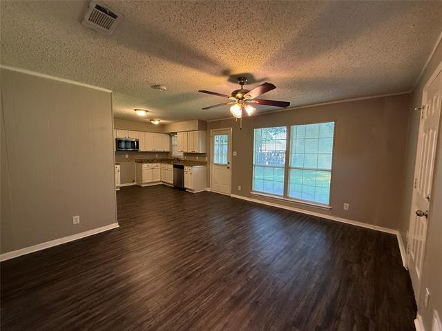 Building Photo - 303 Ridgefield Cir