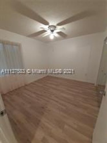 Foto del edificio - 1650 SW 124th Terrace