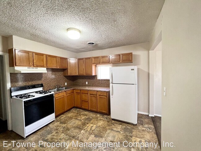 Building Photo - 2 br, 1 bath House - 122 E. York