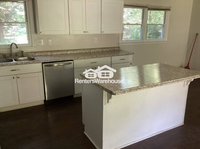 Foto del edificio - 1017 Oakton Dr SW