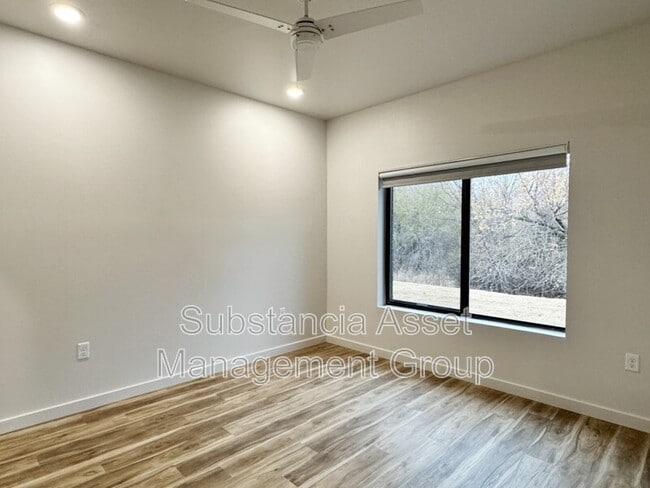 Foto del edificio - 1665 Midtown Pl