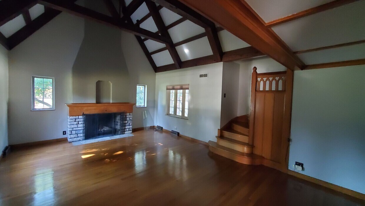 Foto del edificio - Large 4 bedroom Home for Rent