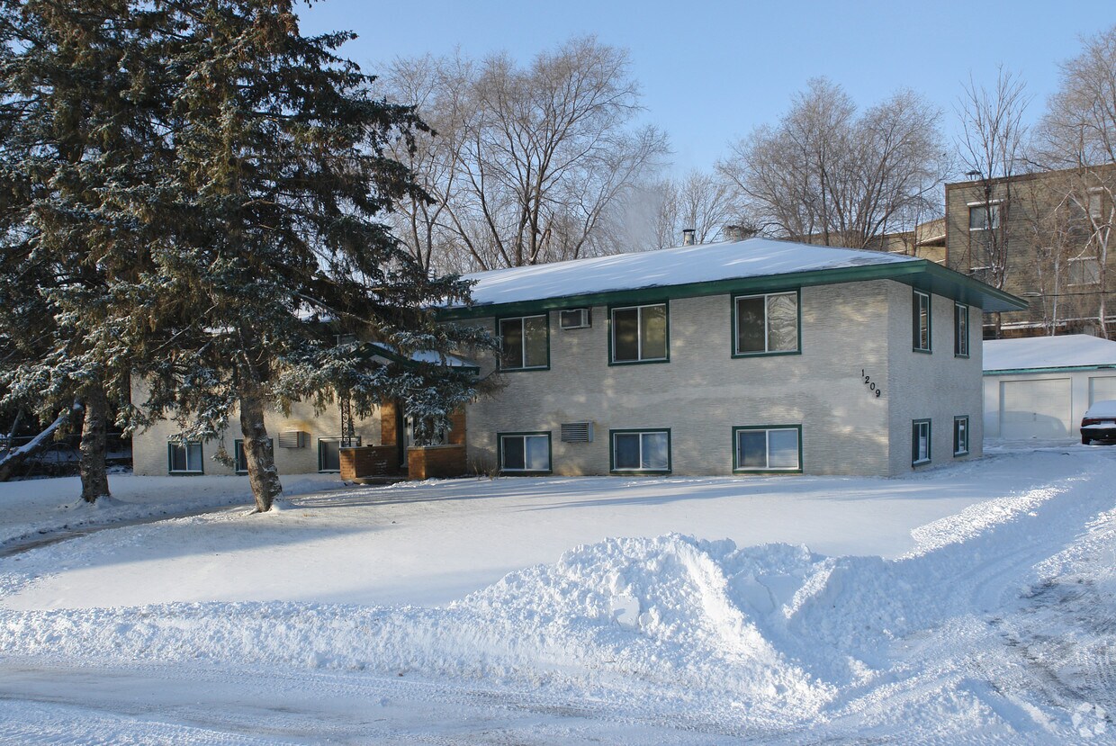 1209 8th Ln, Anoka, MN 55303 Apartments in Anoka, MN