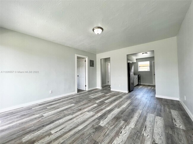 Foto del edificio - 833 NW 10th St