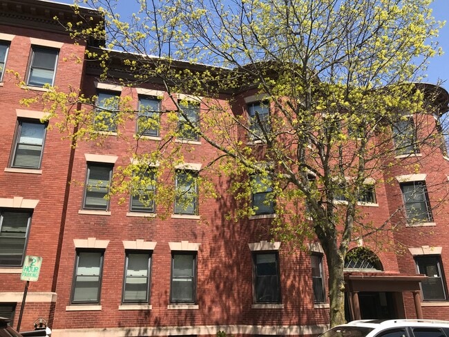 Building Photo - 22 Linden Pl