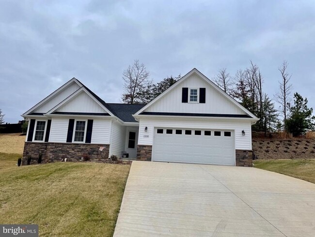Building Photo - 1200 Happy Ridge Dr