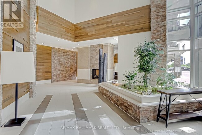 Building Photo - 1235 Bayly St