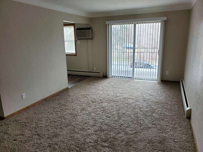 Foto del edificio - 400 Larpenteur Ave W