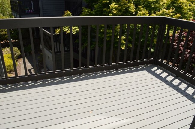Building Photo - Townhouse Style Condo With Community Pool ...