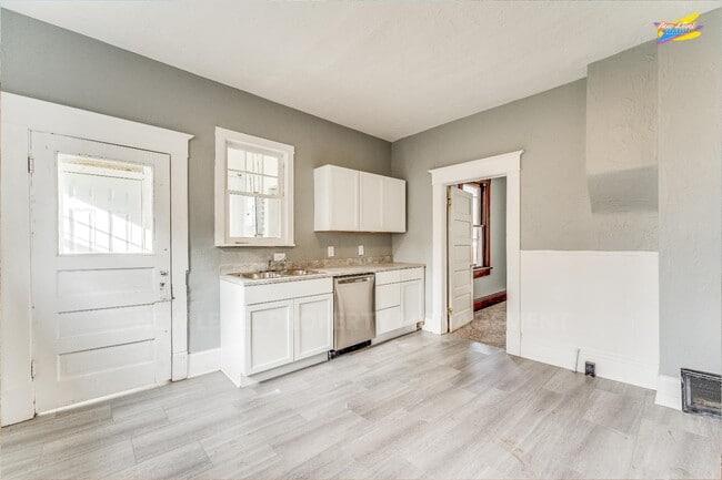 Building Photo - 305 N Pennsylvania Ave