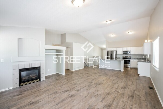 Building Photo - REDUCED!