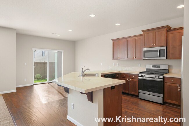 Building Photo - Beautiful Abbey Creek Home 5BR* 3BA* + Bon...