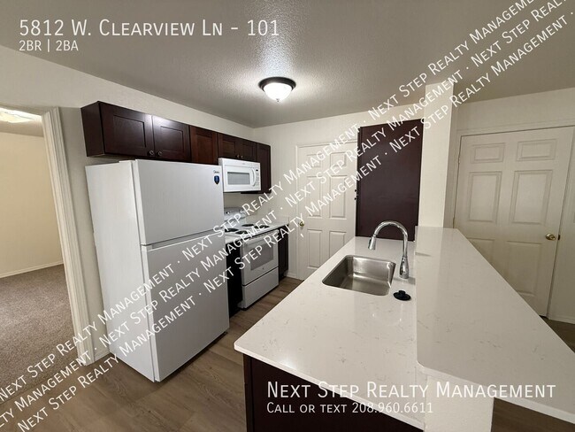 Building Photo - 5812 W Clearview Ln