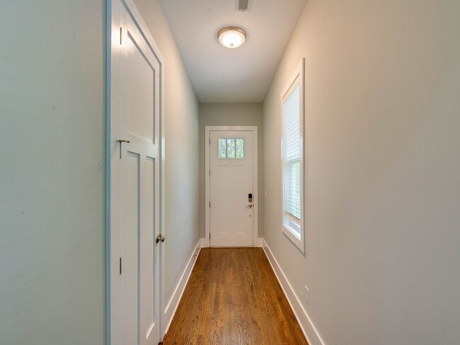 Foto del edificio - Like new and stunning townhome in Selwyn P...