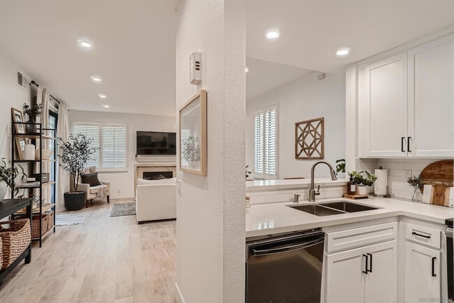 Building Photo - 2218 River Run Dr