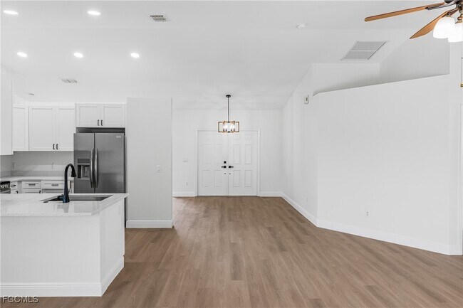 Foto del edificio - 323 NW 10th St