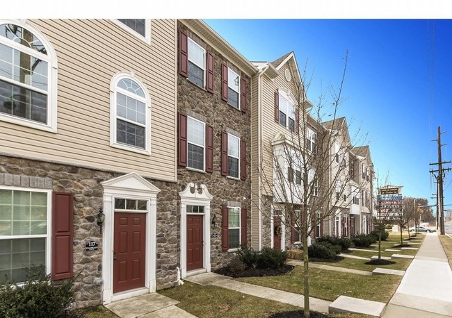 Almost New Townhome For Rent - Townhouse for Rent in ...