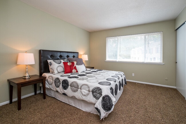 Building Photo - Matterhorn Townhomes