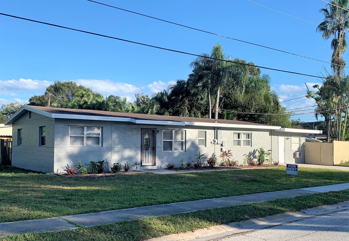 Primary Photo - 7075 47th St N