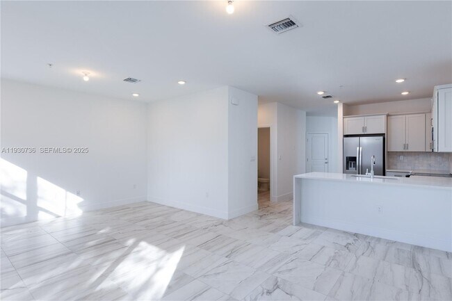 Foto del edificio - 17172 SW 2nd St