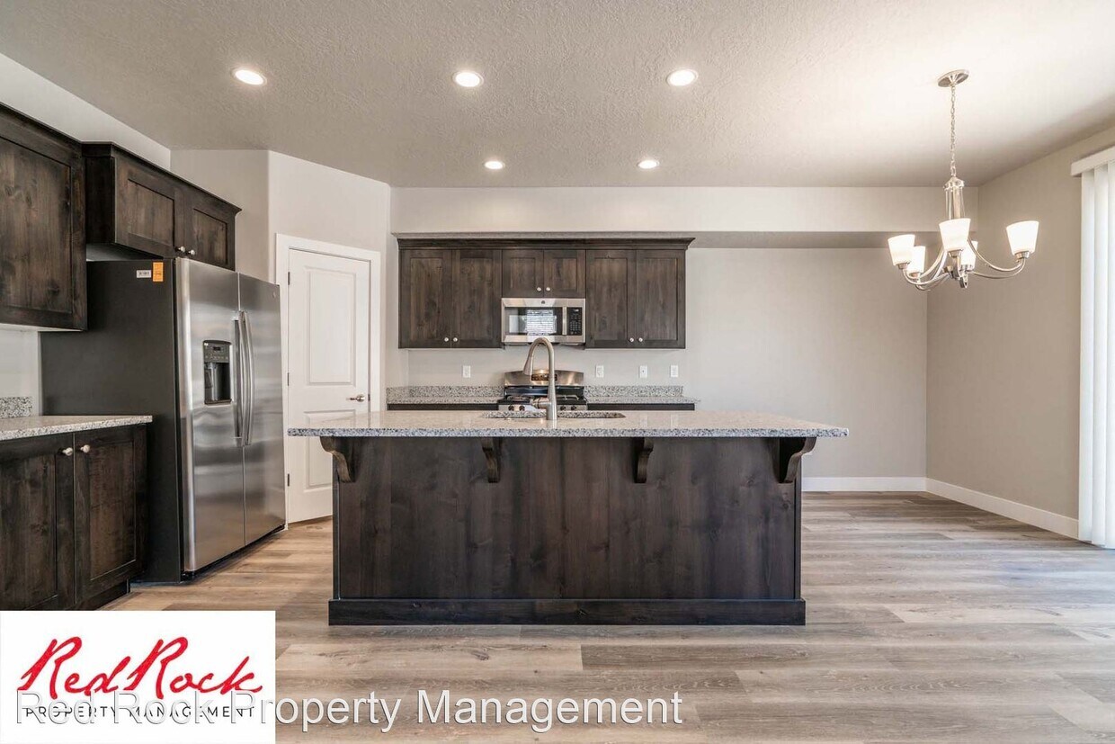 Foto principal - 4 br, 2.5 bath House - 494 N 530 W