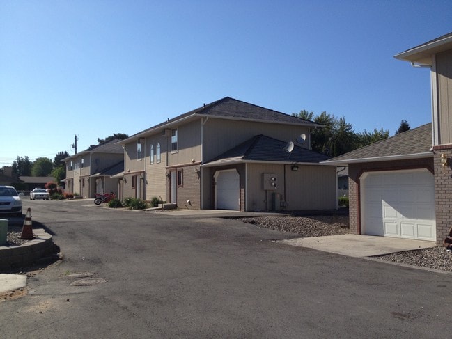 Complex - 1315 S 18th Ave