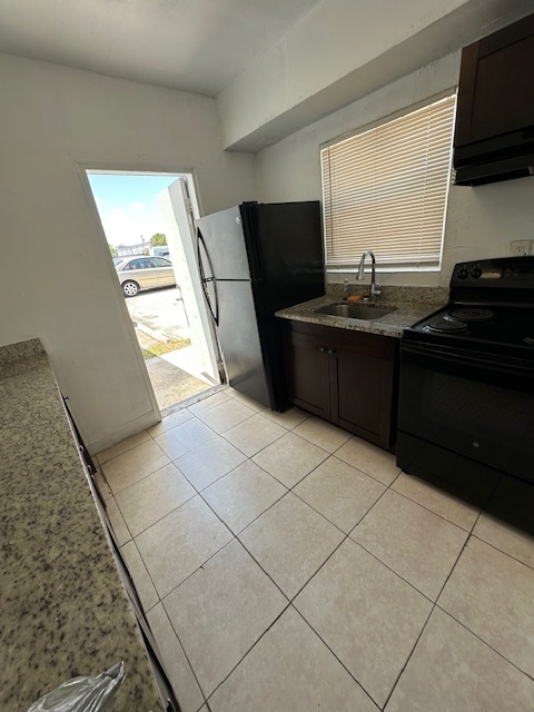 Building Photo - 2 REGULAR SIZE ROOMS & 1 LIKE ITS OWN APAR...