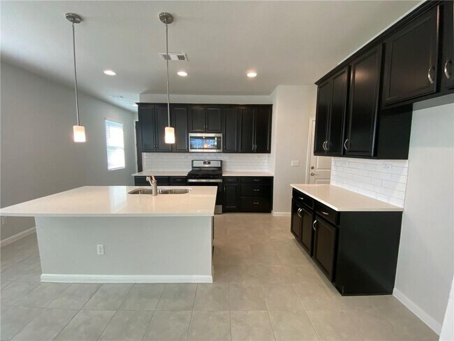 Building Photo - 384 Gaida Loop