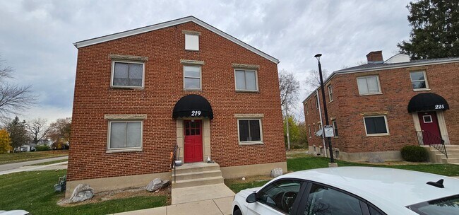 Building Photo - Newly Renovated 1-Bedroom Apartment | Top ...