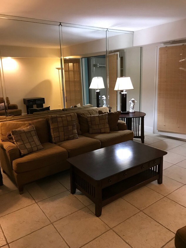 Living room - 5005 Collins Ave