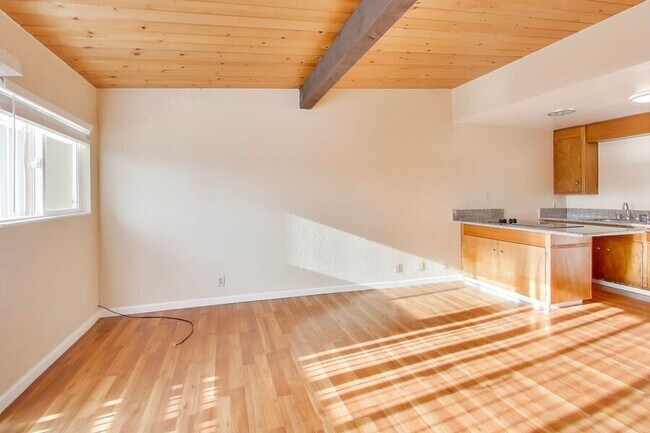 Foto del edificio - 22555 Linden St