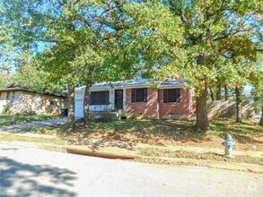 Building Photo - 2119 Mercedes Rd