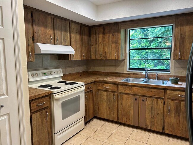 Foto del edificio - 1524 Southwind Ct