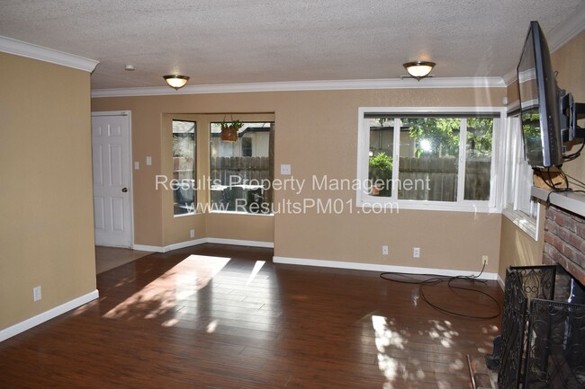 Foto del edificio - Adorable 4 bedroom in Citrus Heights! Comi...