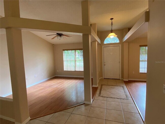 Building Photo - 306 Pine Shadow Ln