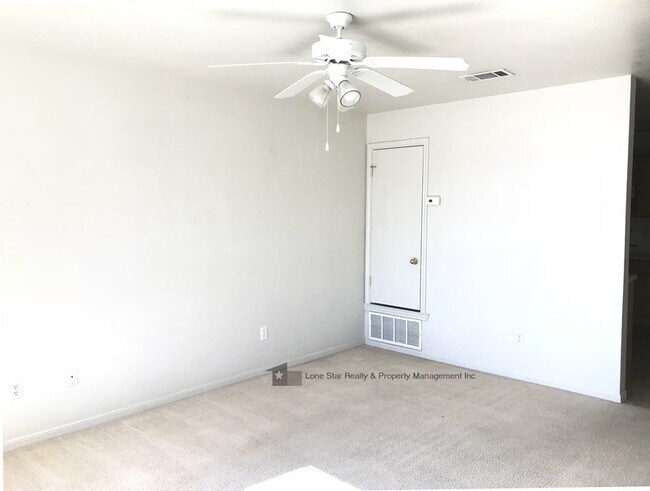 Building Photo - 400 Brittney Way, Apt C