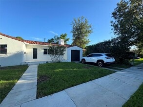 Building Photo - 2250 SW 21st St