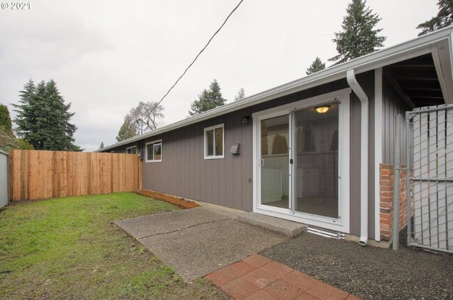 Building Photo - 6114 NE Hazel Dell Ave