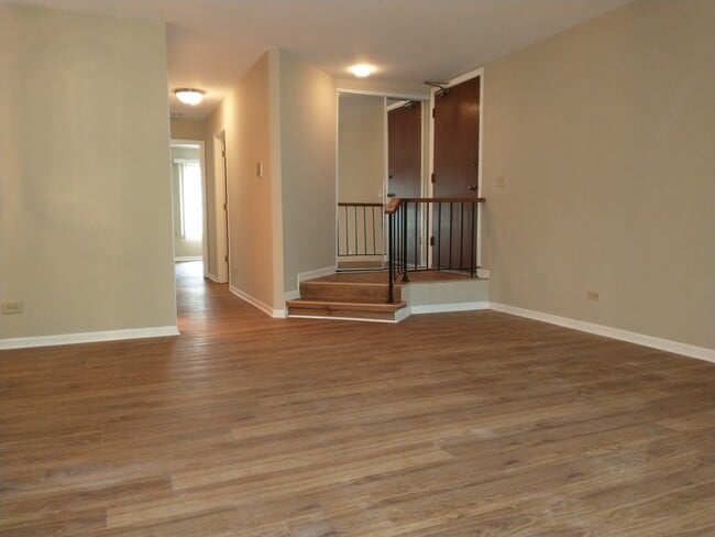 Building Photo - 936 Surrey Dr