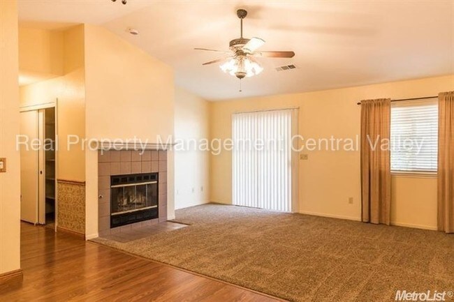 Building Photo - Gorgeous 4 Bedroom 2 Bathroom Modesto Home