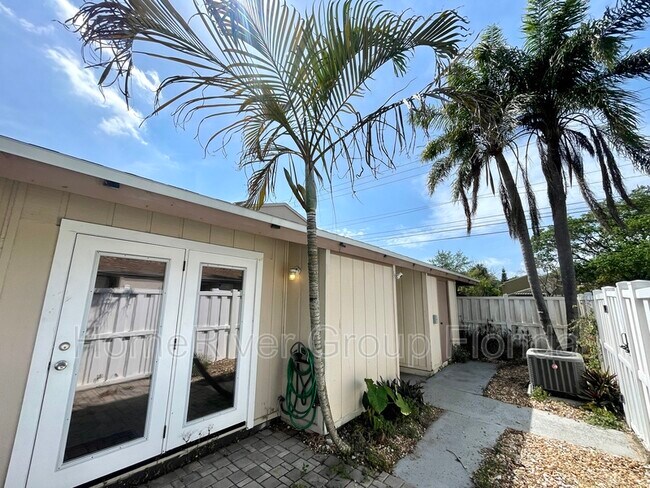 Building Photo - 6908 El Centro Ct