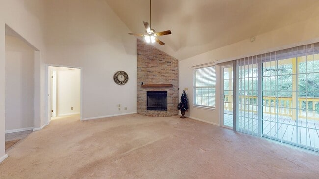 Building Photo - 1371 Nightingale