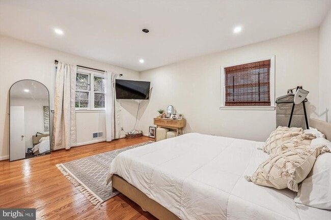 Building Photo - 11712 Seven Locks Rd