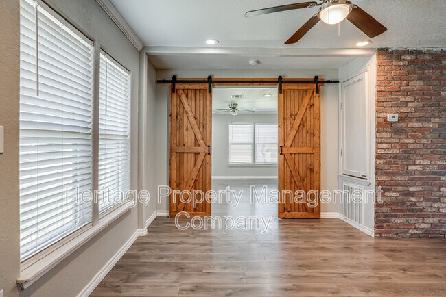 Building Photo - 479 S Sycamore Ave