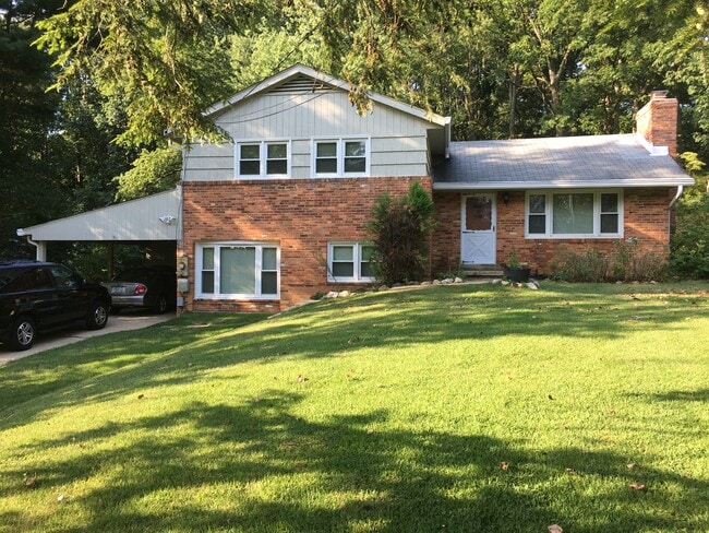 Photo - 1115 Westbriar Ct NE House